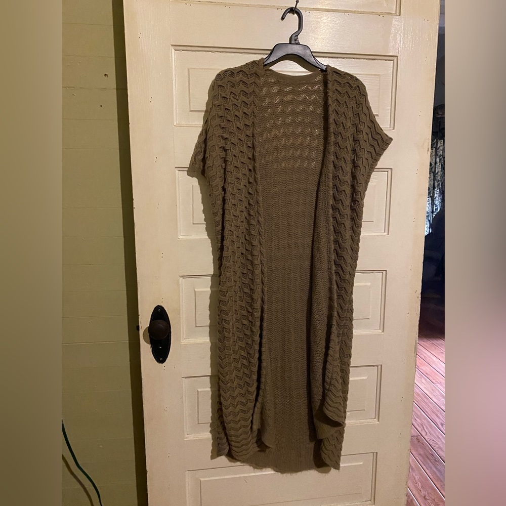 Ladies brown short sleeve sweater. Large